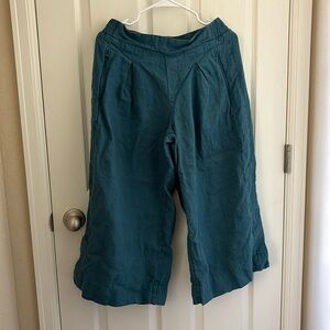 Dark teal linen wide leg pant.